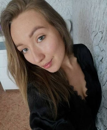 Зоя, 27